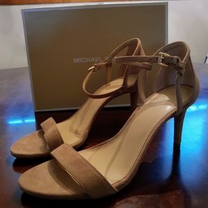 Michael Kors size 9 suede 3 inch heels